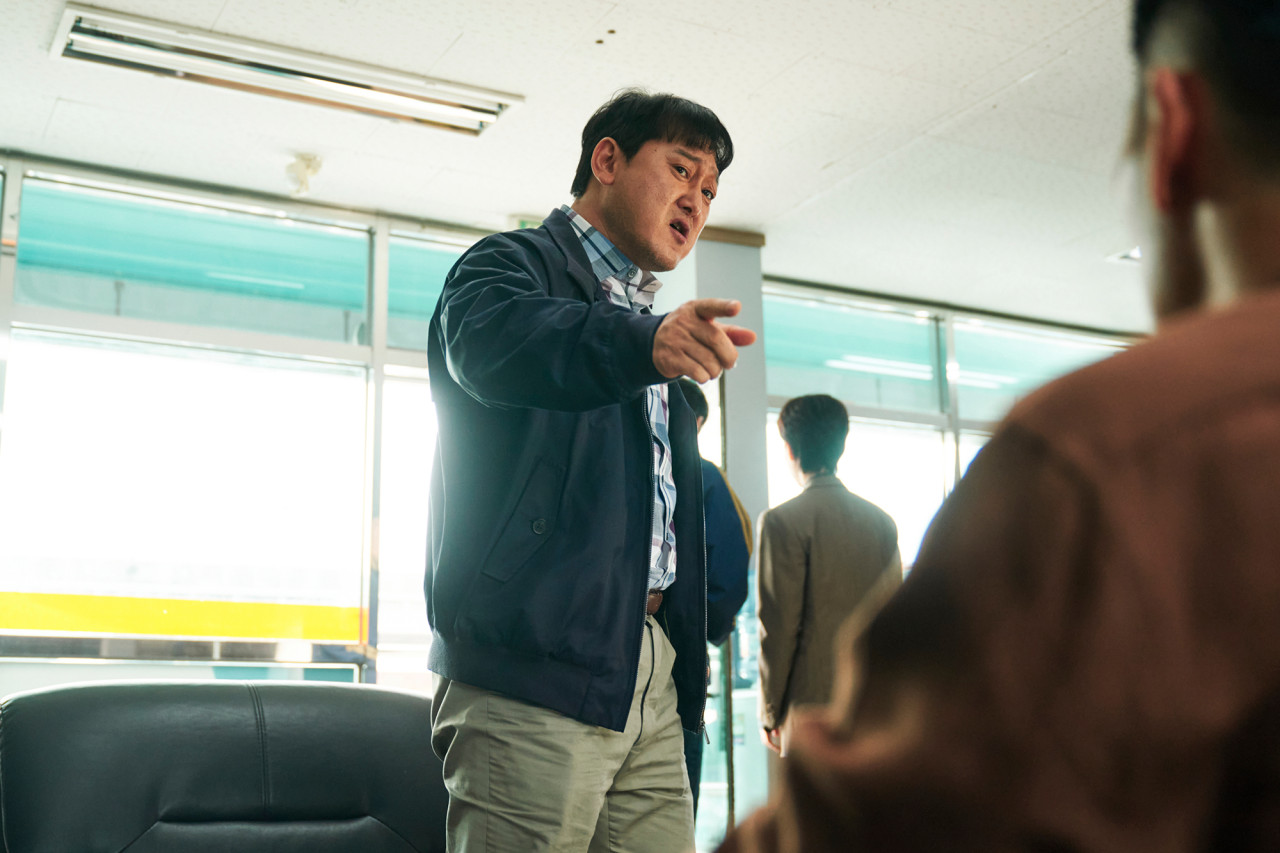 한국판 '미스터&미세스 스미스' 넷플릭스 '크로스', 황정민과 염정아의 첩보 부부 케미 폭발! 넷플릭스 '크로스(MISSION: CROSS, 2024)' 리뷰